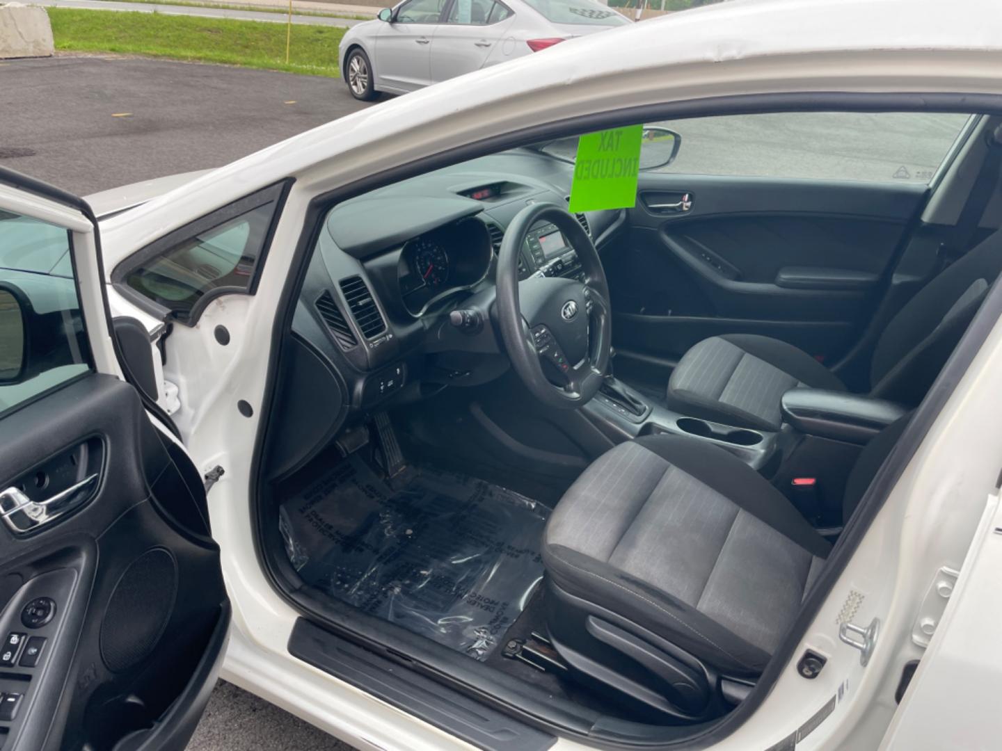 2016 White Kia Forte5 (KNAFK5A86G5) with an 4-Cyl, GDI, 2.0 Liter engine, Auto, 6-Spd w/Sportmatic and Active ECO System transmission, located at 8008 Warden Rd, Sherwood, AR, 72120, (501) 801-6100, 34.830078, -92.186684 - Photo#12